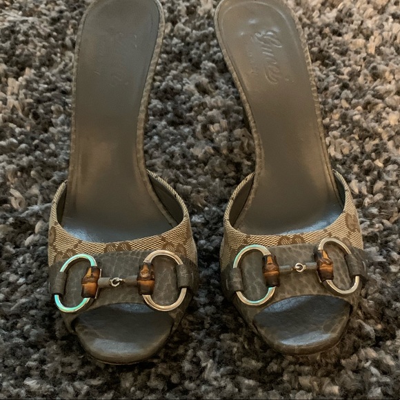 ❌SOLD❌Gucci Logo & Horsebit Grey Slip On Heels - Picture 6 of 8